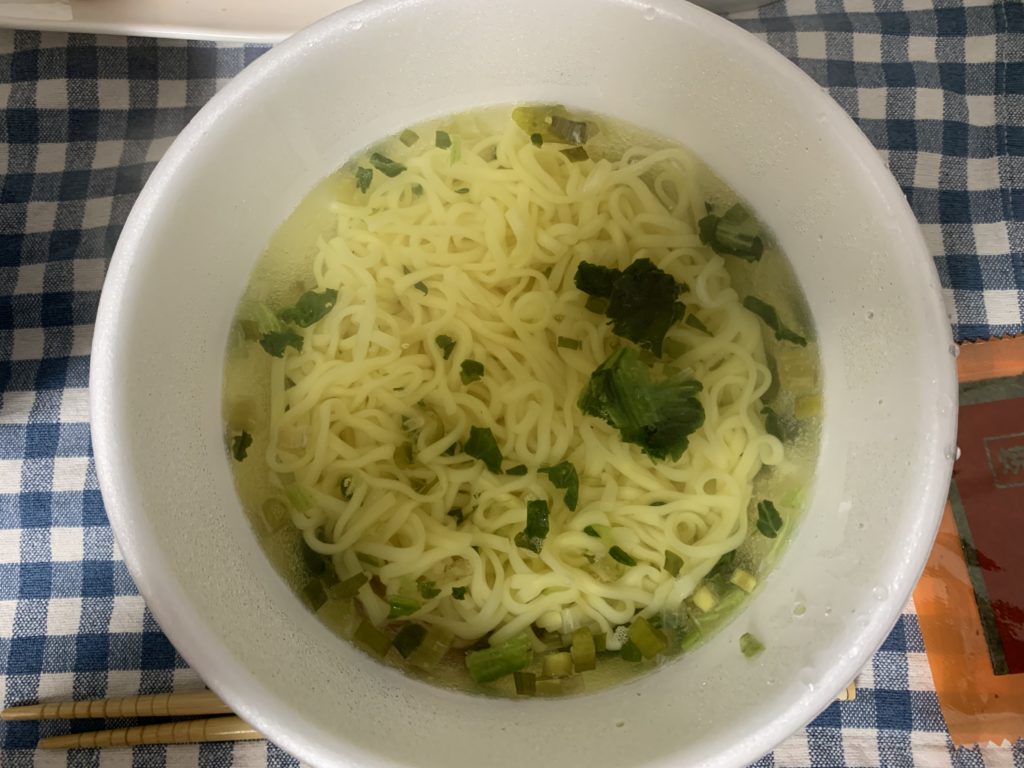 新横浜家系とんこつ醤油ラーメン　スープを入れる前　画像